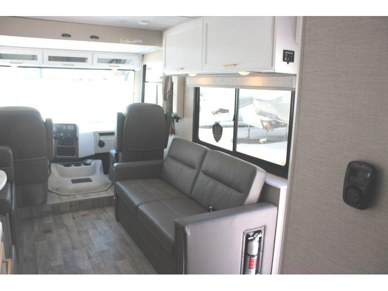 Thor Motor Coach Resonate 30c 2026 alt
