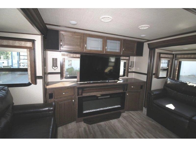 Grand Design Solitude 375res 2020 alt