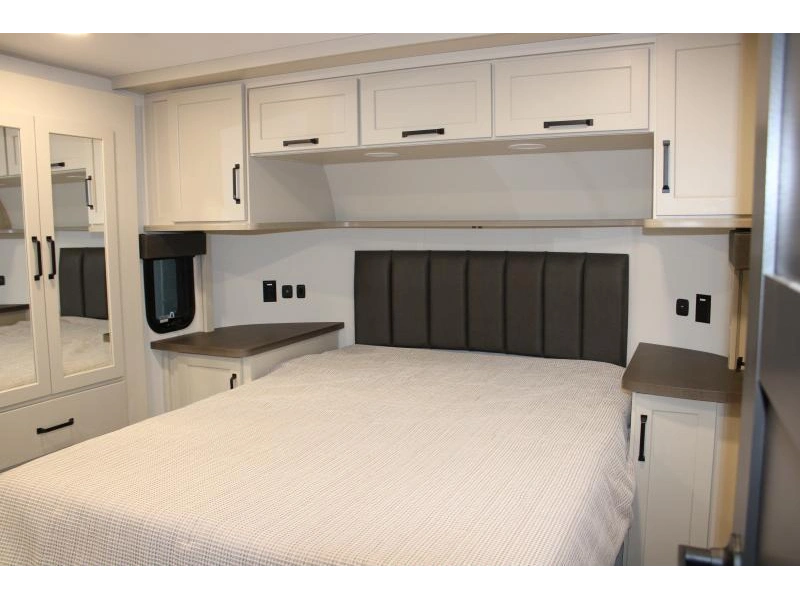 Grand Design Momentum 344m 2026 alt