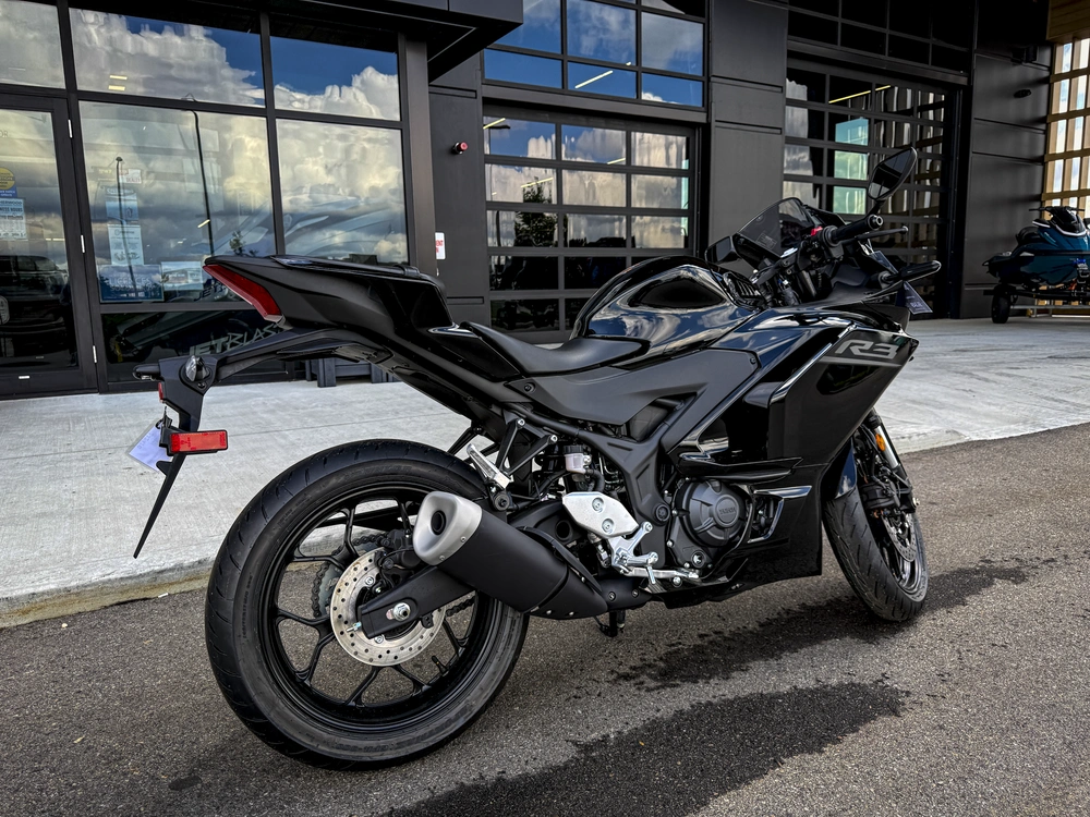 2026 Yamaha R3 alt