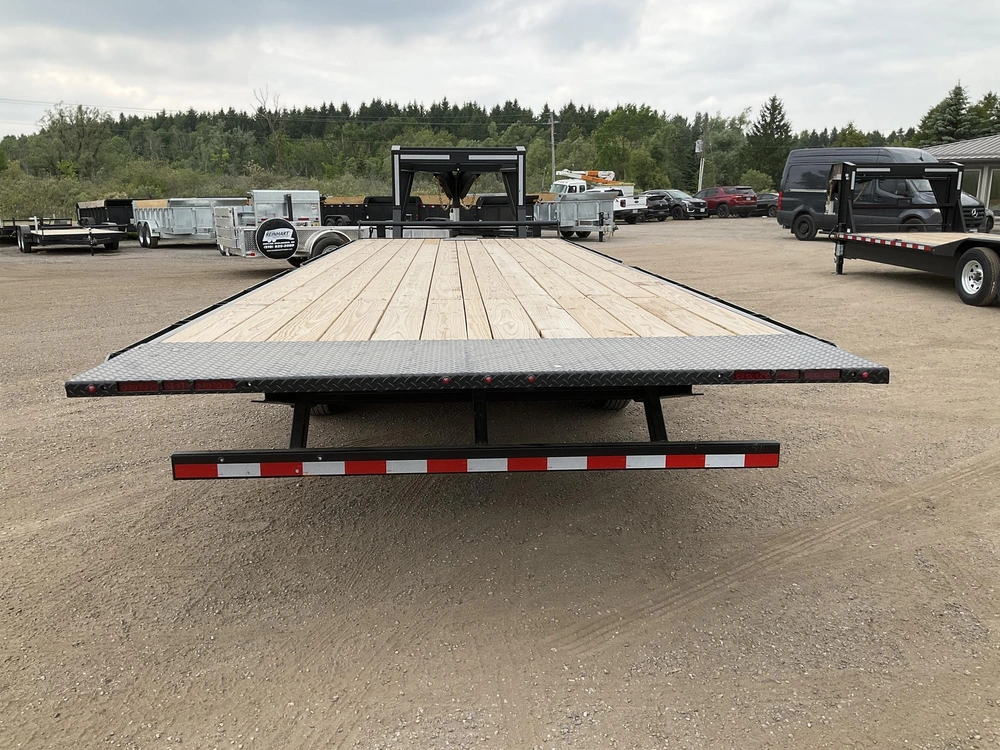 2027 Canada Trailers 8.5x26 10.5 Ton Gooseneck Hydraulic Tilt Trailer alt