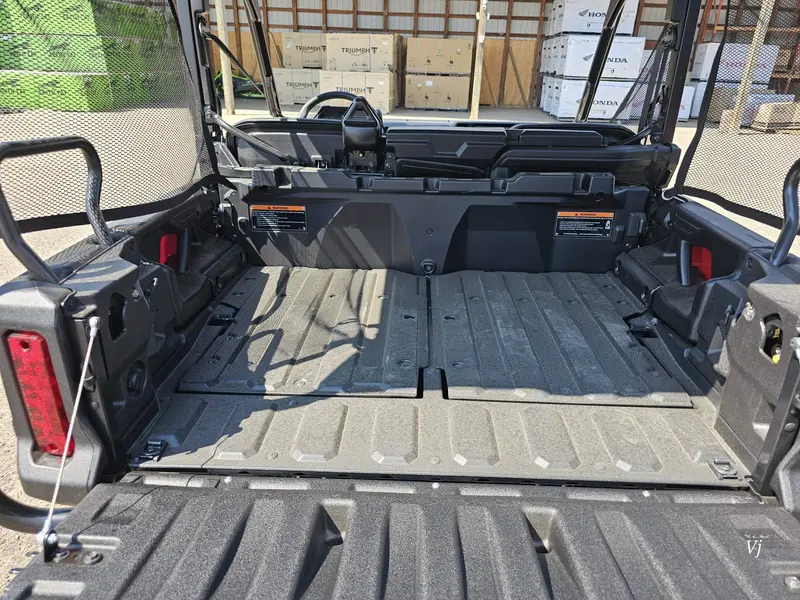 2026 Honda Pioneer 1000-5p Deluxe alt