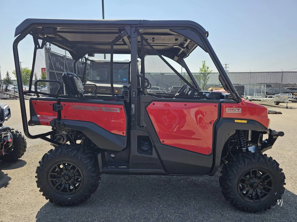 2026 Honda Pioneer 1000-5p Deluxe alt