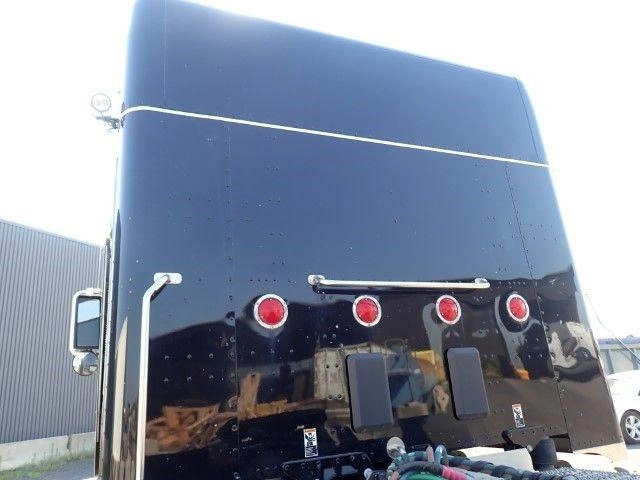 Peterbilt 589 2025