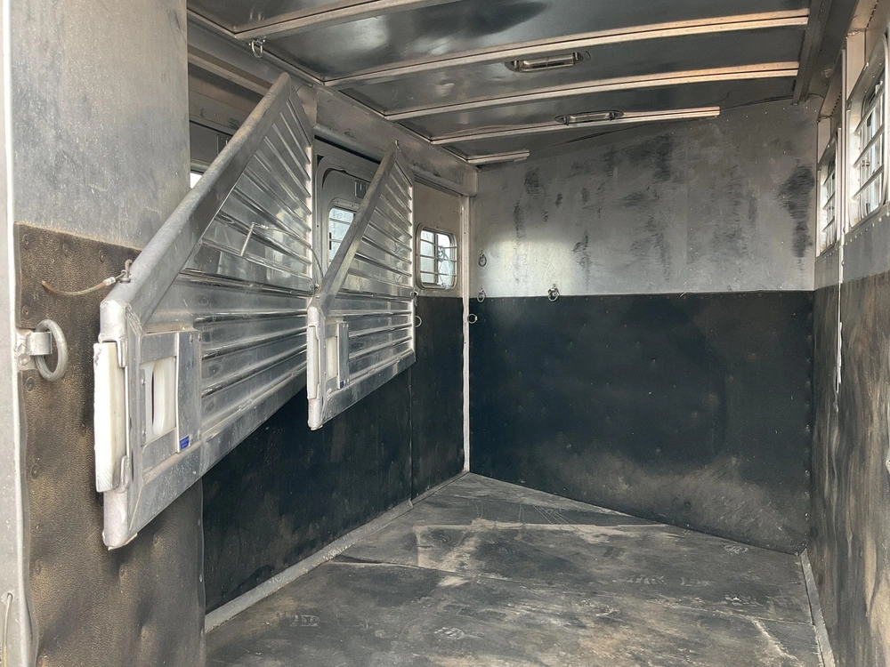 1997 Featherlite Model 8548 3 Horse Slant All Aluminum Gooseneck Horse Trailer alt