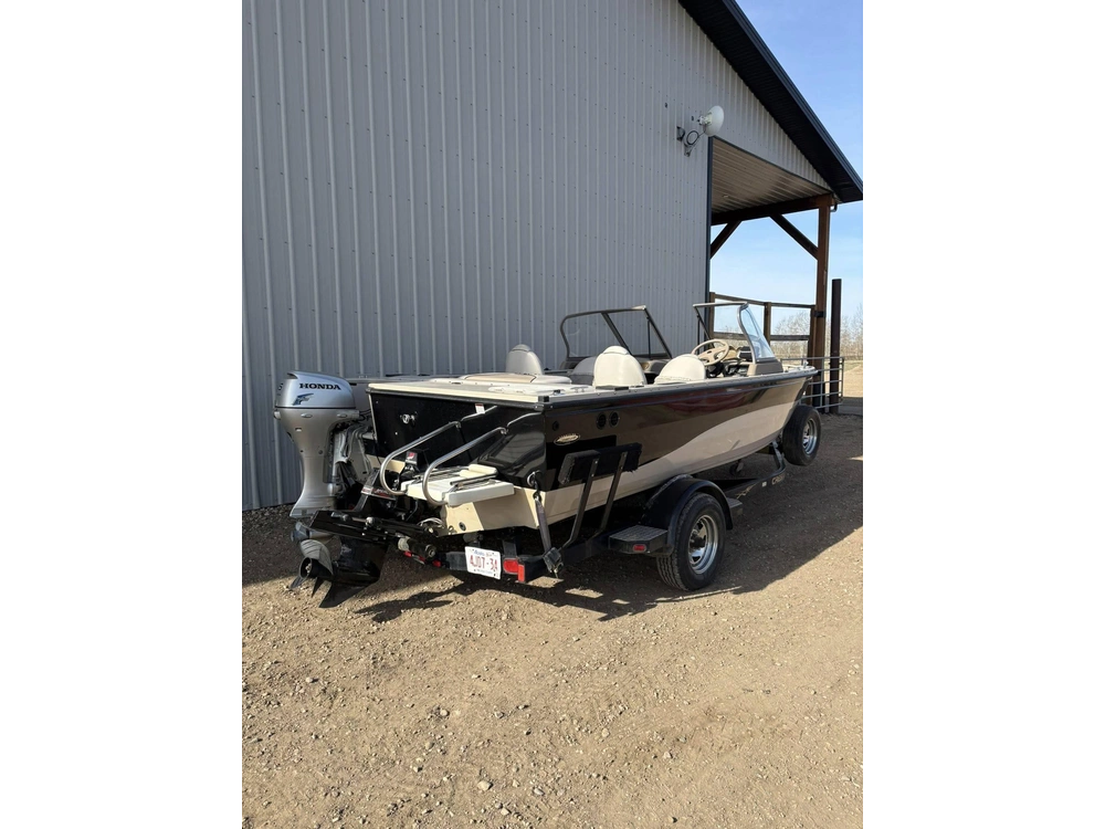 2003 Crestliner 1850 Sportfisher - 15hp Honda alt