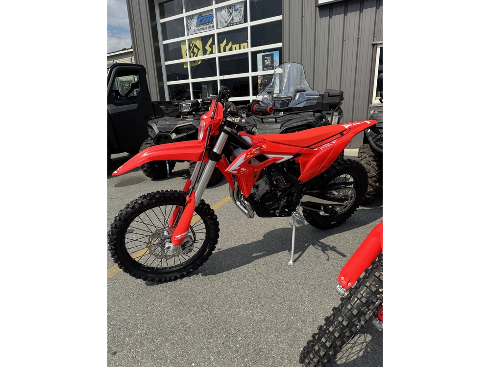 2027 Beta Xtrainer 200 *$92 Bi-weekly* alt