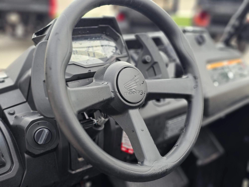 2025 Honda Pioneer 700-2 Deluxe alt