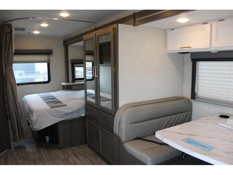 Thor Motor Coach Four Winds 24f 2025 alt