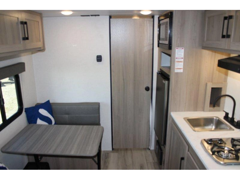 Keystone Rv Coleman 17r 2026 alt
