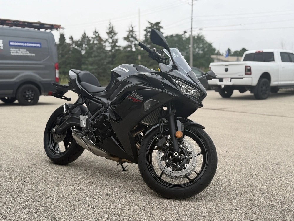 2026 Kawasaki Ninja 650 alt