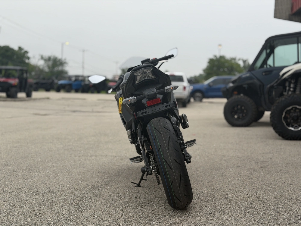2026 Kawasaki Ninja 650 alt