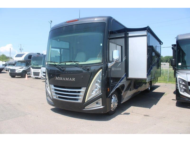 Thor Motor Coach Miramar 35.2 2022 alt