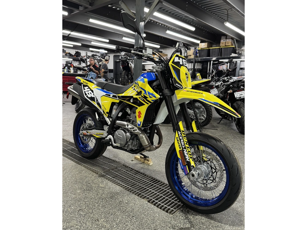 2025 Suzuki Dr-z4sm alt