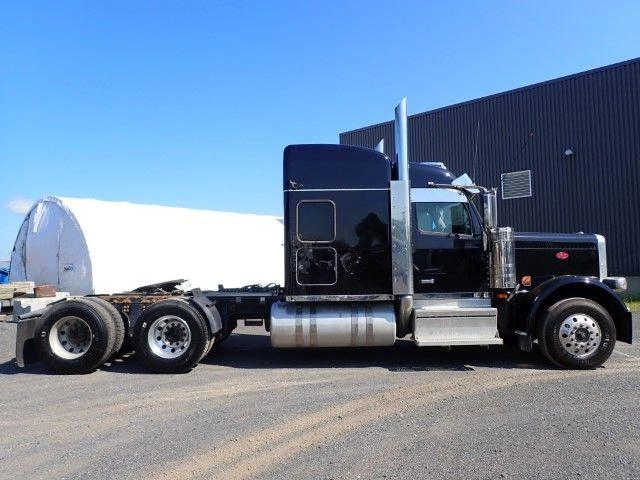 Peterbilt 589 2025