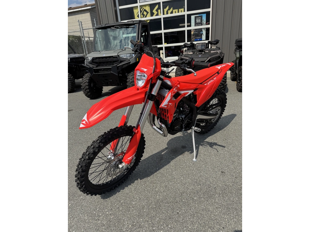 2027 Beta Xtrainer 300 *$94 Bi-weekly* alt
