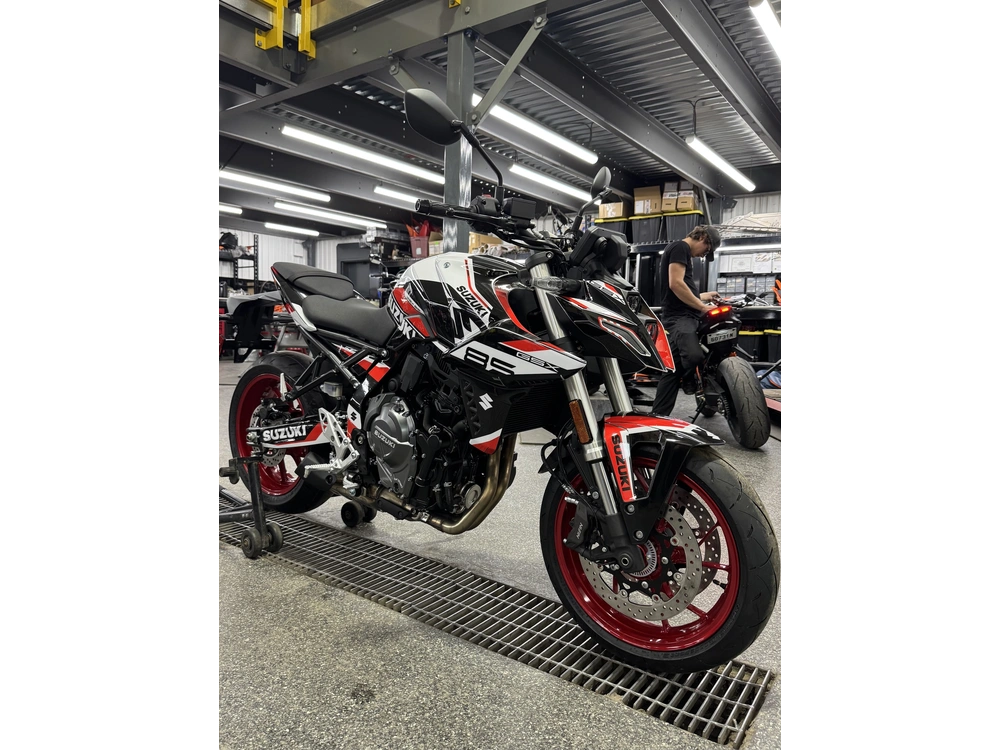 2025 Suzuki Gsx-8sm5 alt