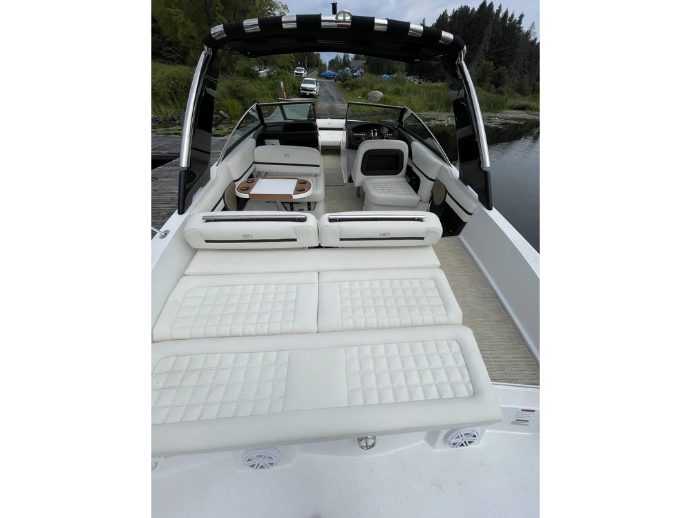 2017 Cobalt Boats R30 alt
