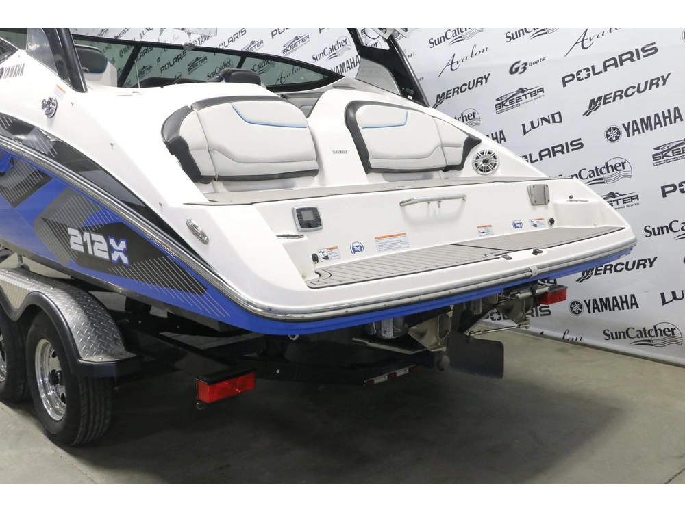 2017 Yamaha 212x alt