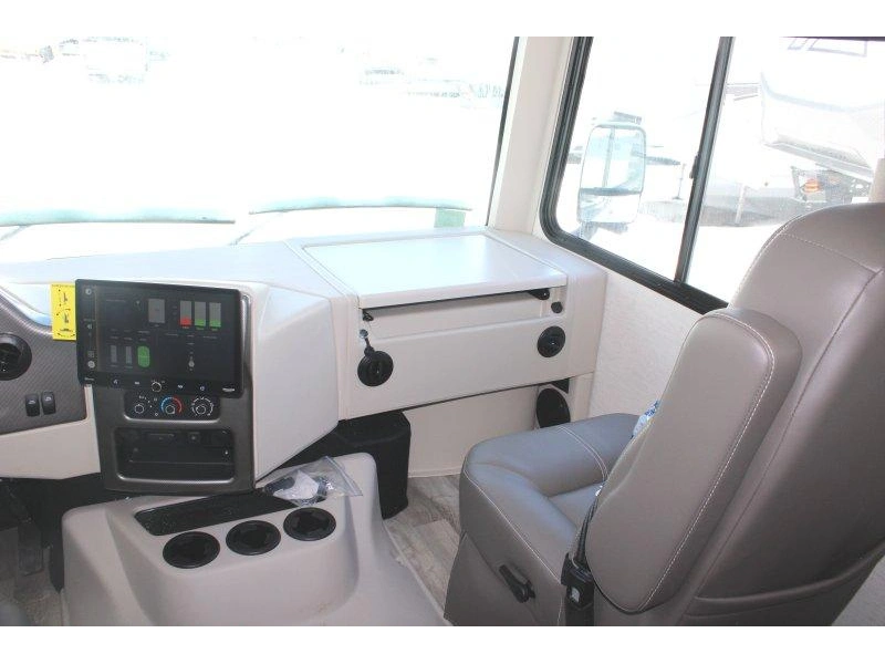 Thor Motor Coach Resonate 30c 2026 alt