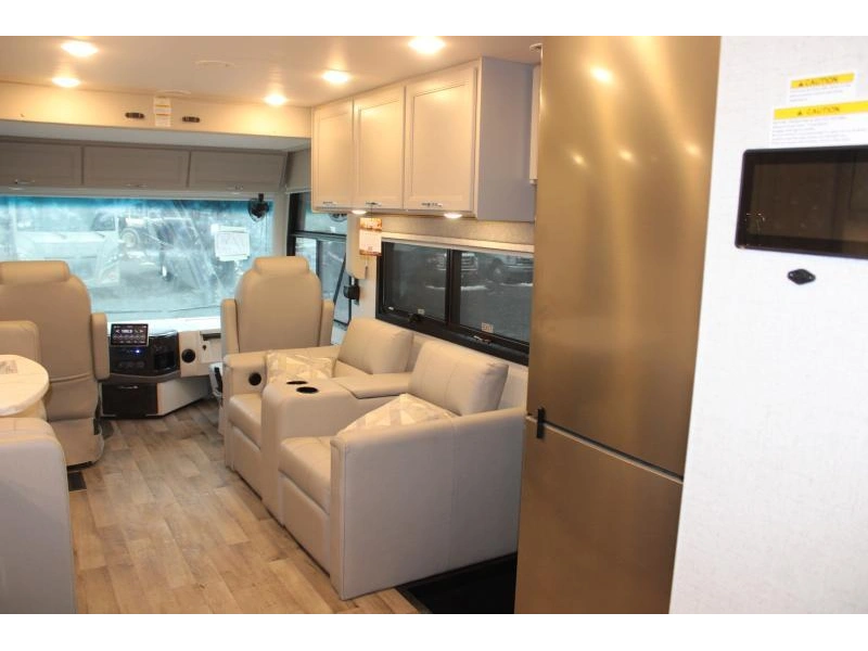 Thor Motor Coach Palazzo 33.6 2026 alt