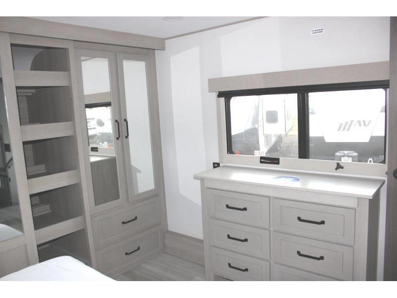 Grand Design Momentum 414m 2026 alt