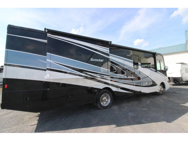 2024 Winnebago Sunstar 33k alt