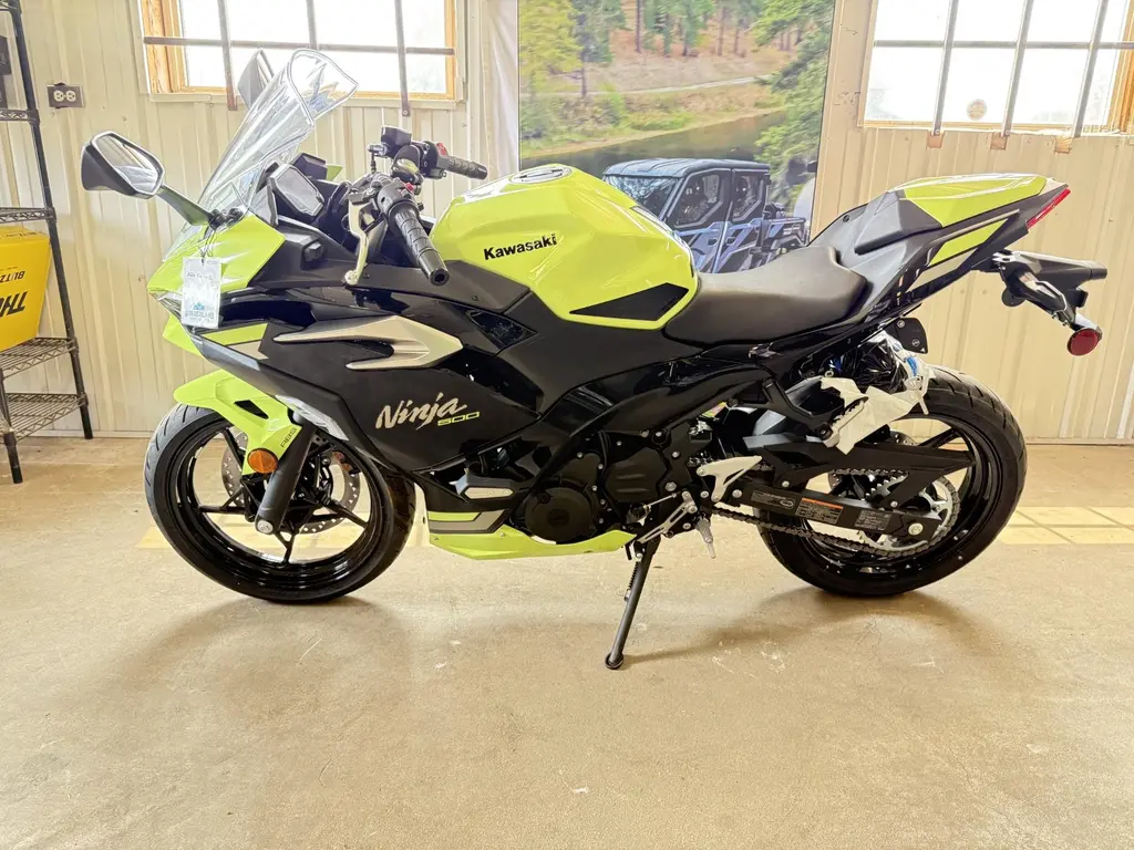 2026 Kawasaki NINJA 500 SE - Metalic Yellowish Green/Ebony 