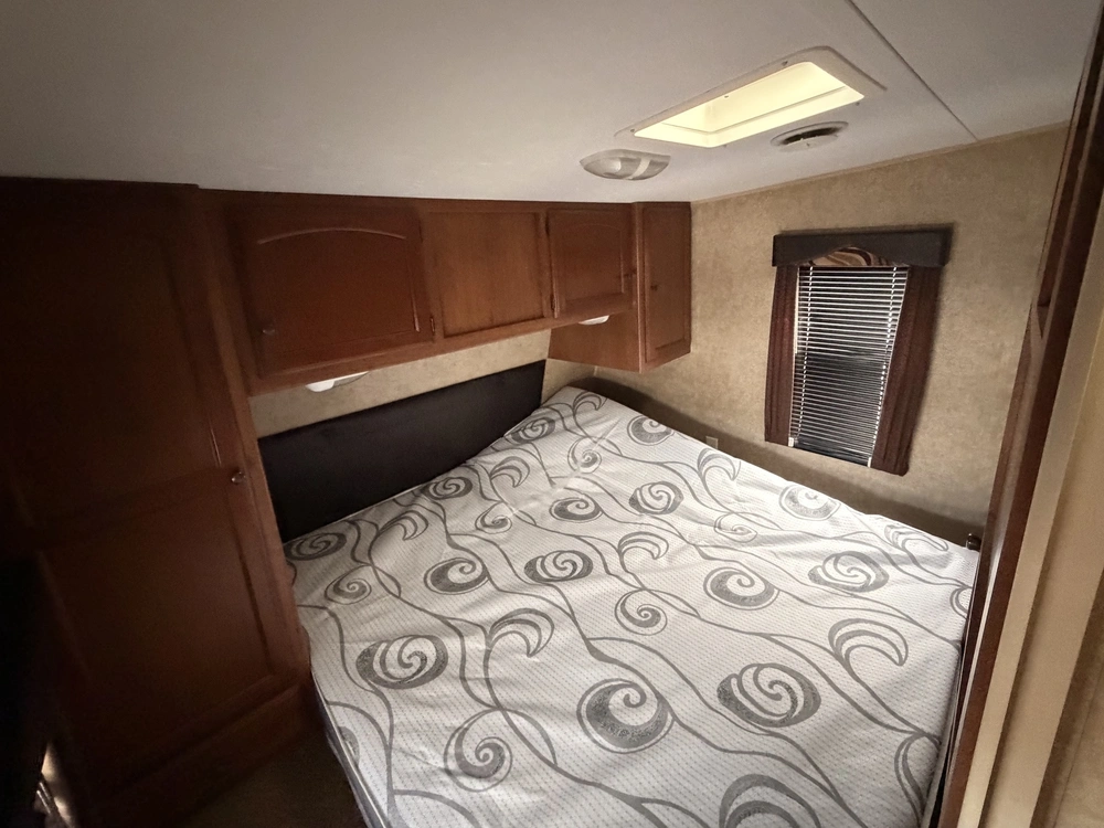 2013 Dutchmen Razorback 2950 Toy Hauler alt