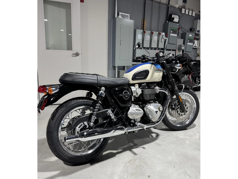 2026 Triumph Bonneville T120 alt