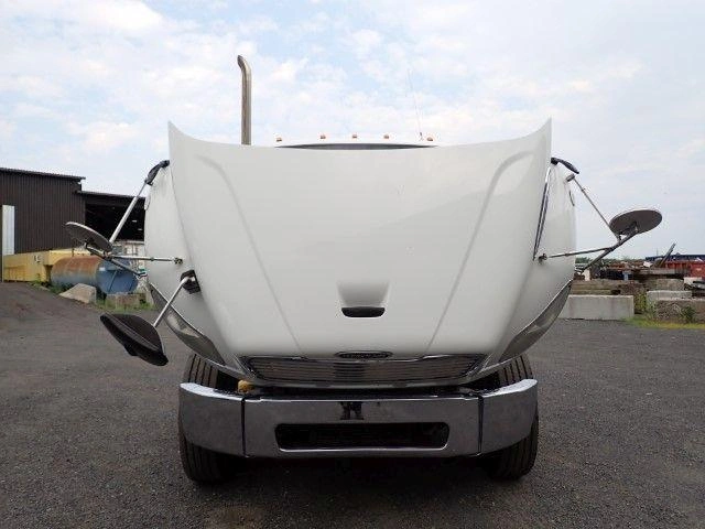 Freightliner M2-106 2013