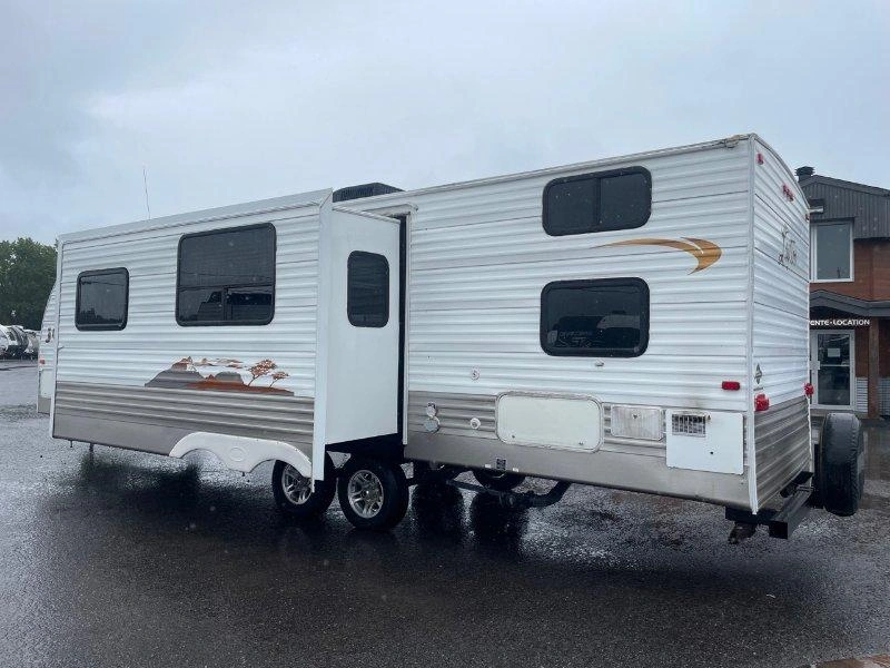 Skyline Layton 298 2013 alt