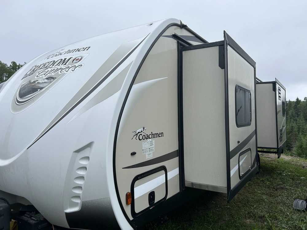 2017 Forest River Freedom Express 293rlds alt
