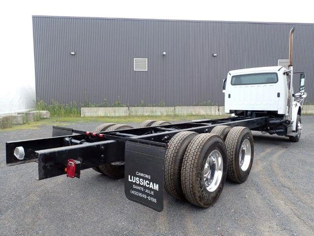 Freightliner M2-106 2013