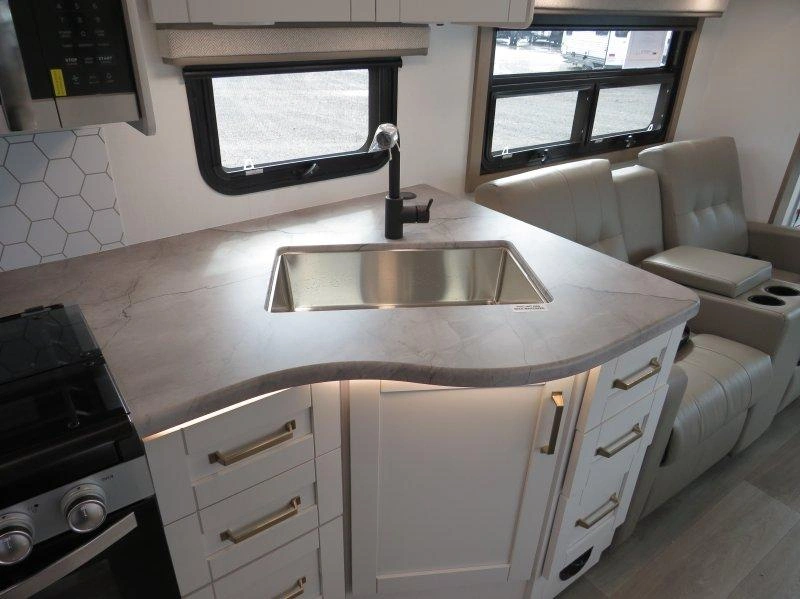 Entegra Coach Vision 29s 2027 alt