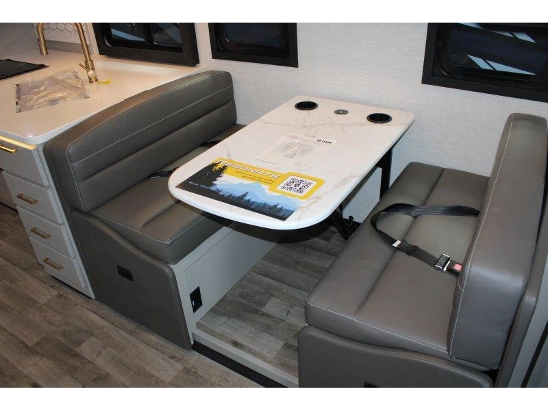 Thor Motor Coach Resonate 30c 2026 alt