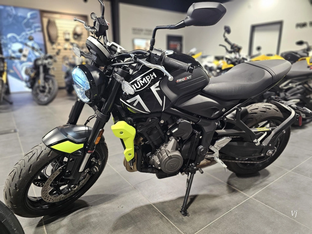2024 Triumph Trident 660 alt