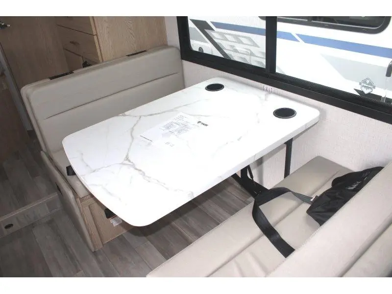 Thor Motor Coach Four Winds 2027