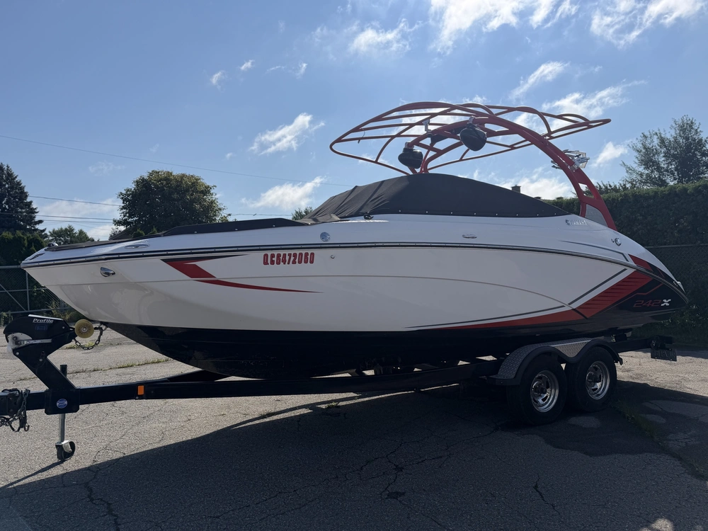 Yamaha 242x 2018 alt
