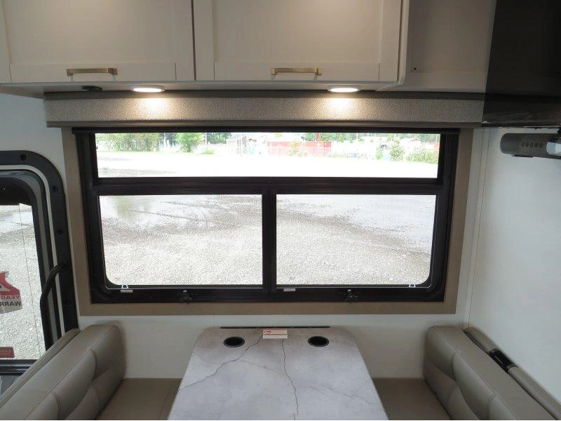 Entegra Coach Vision 29s 2027 alt