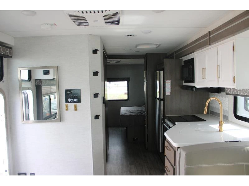 Thor Motor Coach Resonate 30c 2024 alt