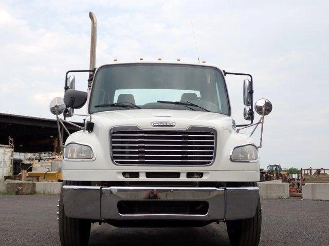 Freightliner M2-106 2013