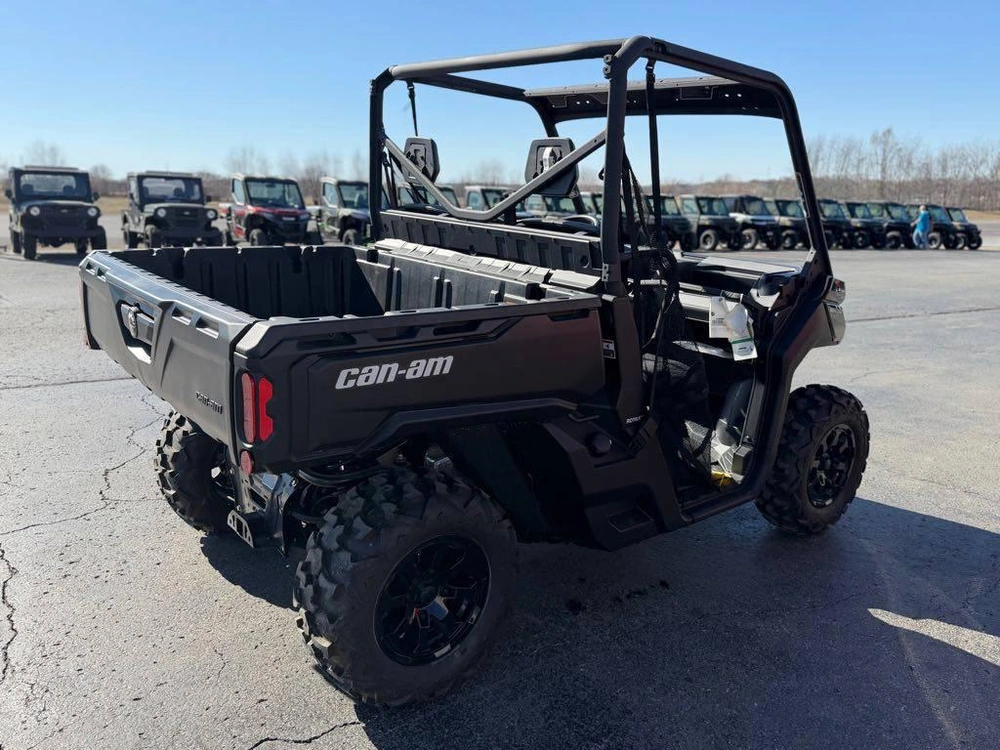2025 Can-am Defender Hd9