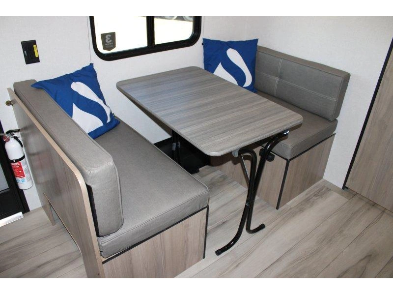 Keystone Rv Coleman 17r 2026 alt