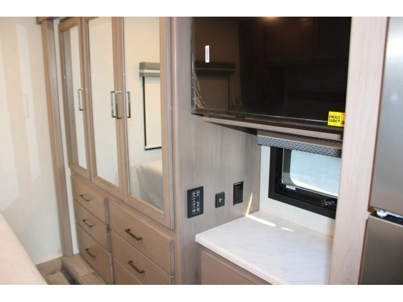 Thor Motor Coach Hurricane 29l 2026 alt