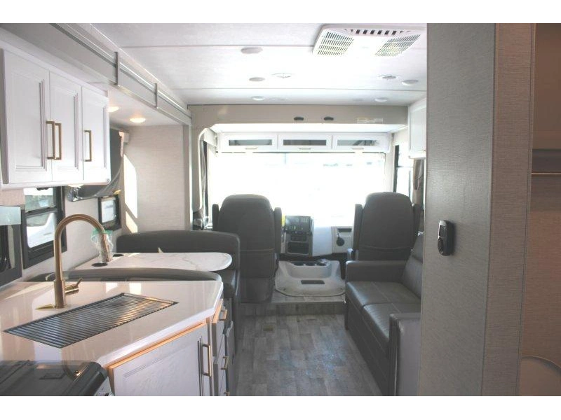 Thor Motor Coach Resonate 30c 2026 alt