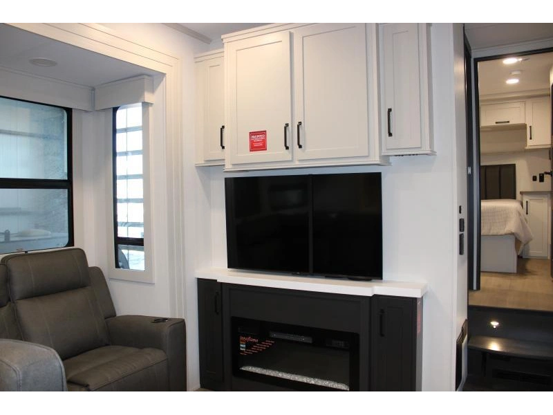 Grand Design Momentum 344m 2026 alt