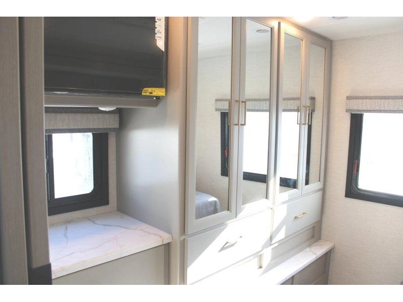 Thor Motor Coach Resonate 30c 2026 alt