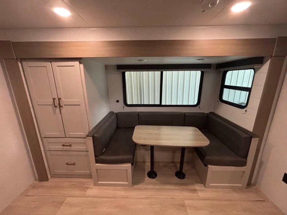 Jayco Jay Flight 245bhs 2027 alt