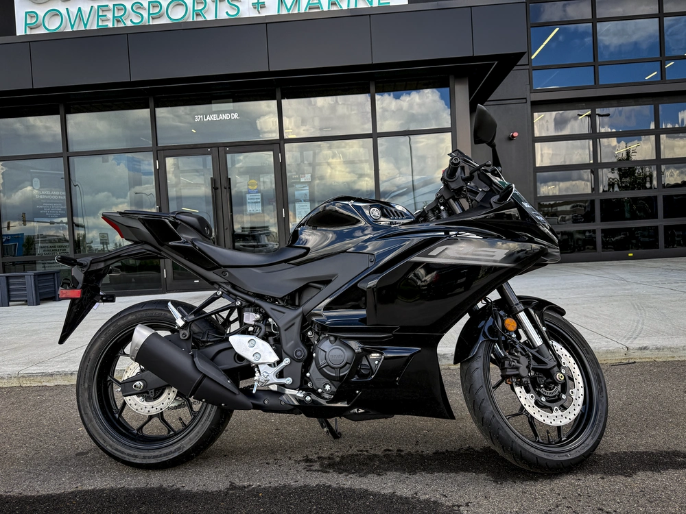 2026 Yamaha R3 alt